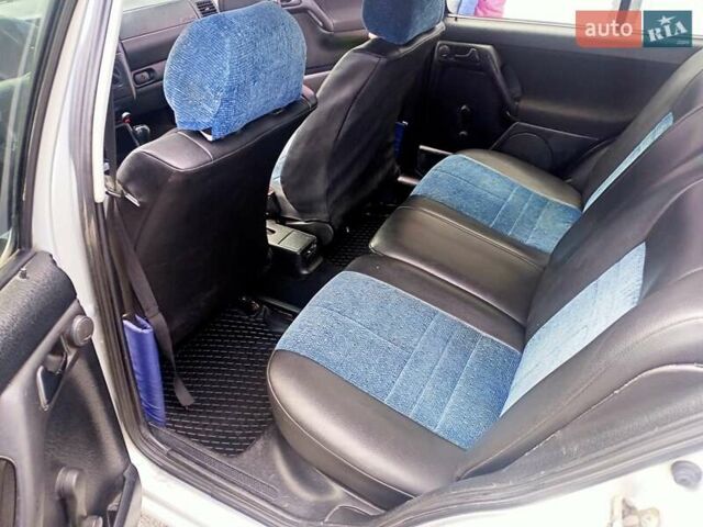 Серый Фольксваген Гольф, объемом двигателя 1.6 л и пробегом 300 тыс. км за 3300 $, фото 7 на Automoto.ua