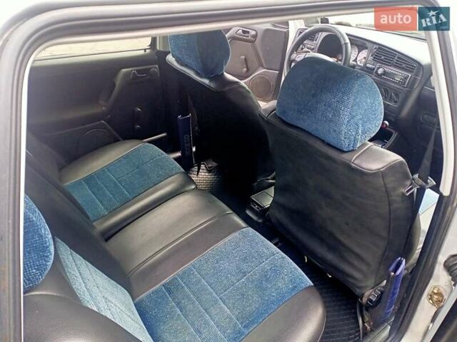 Серый Фольксваген Гольф, объемом двигателя 1.6 л и пробегом 300 тыс. км за 3300 $, фото 8 на Automoto.ua