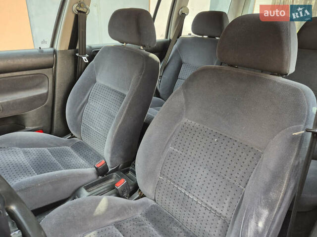 Серый Фольксваген Гольф, объемом двигателя 1.6 л и пробегом 370 тыс. км за 3950 $, фото 8 на Automoto.ua