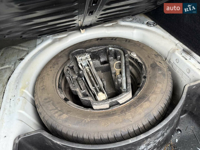 Серый Фольксваген Гольф, объемом двигателя 1.6 л и пробегом 236 тыс. км за 3750 $, фото 32 на Automoto.ua