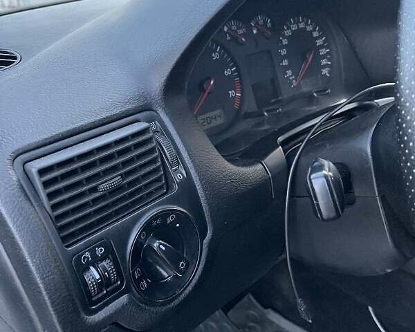 Сірий Фольксваген Гольф, об'ємом двигуна 1.6 л та пробігом 268 тис. км за 3662 $, фото 12 на Automoto.ua