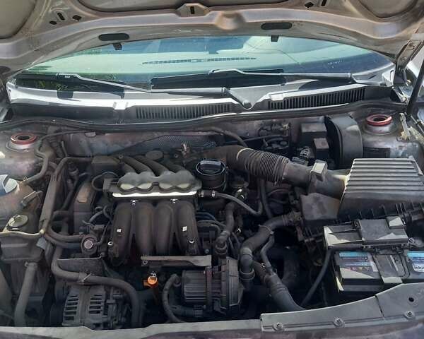 Серый Фольксваген Гольф, объемом двигателя 1.6 л и пробегом 233 тыс. км за 3300 $, фото 4 на Automoto.ua