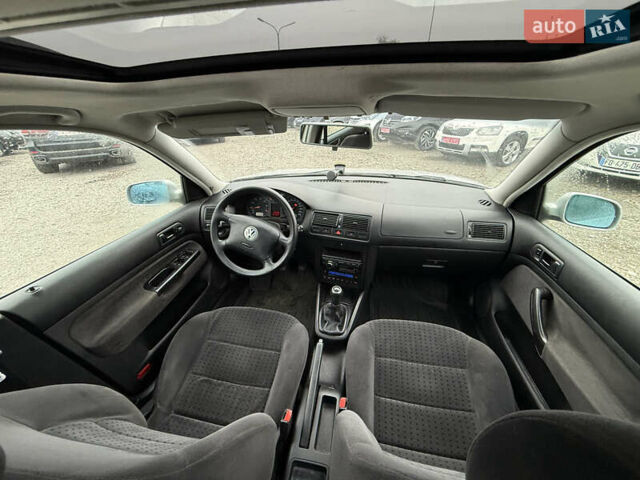 Серый Фольксваген Гольф, объемом двигателя 1.6 л и пробегом 236 тыс. км за 3750 $, фото 26 на Automoto.ua