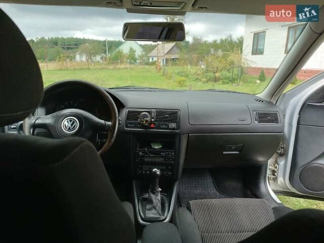 Серый Фольксваген Гольф, объемом двигателя 1.6 л и пробегом 260 тыс. км за 4353 $, фото 1 на Automoto.ua