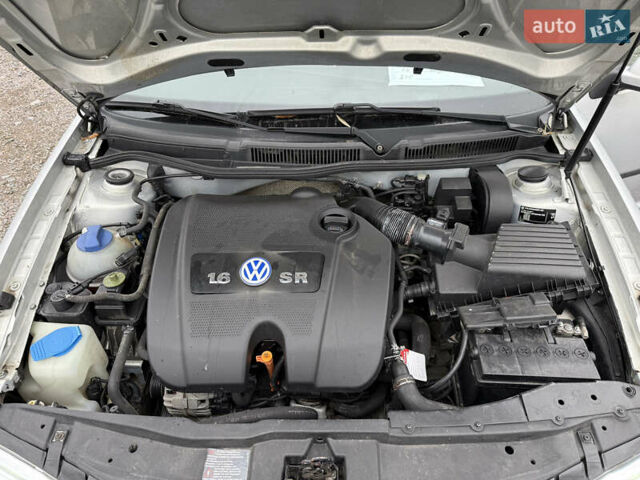 Серый Фольксваген Гольф, объемом двигателя 1.6 л и пробегом 236 тыс. км за 3750 $, фото 41 на Automoto.ua