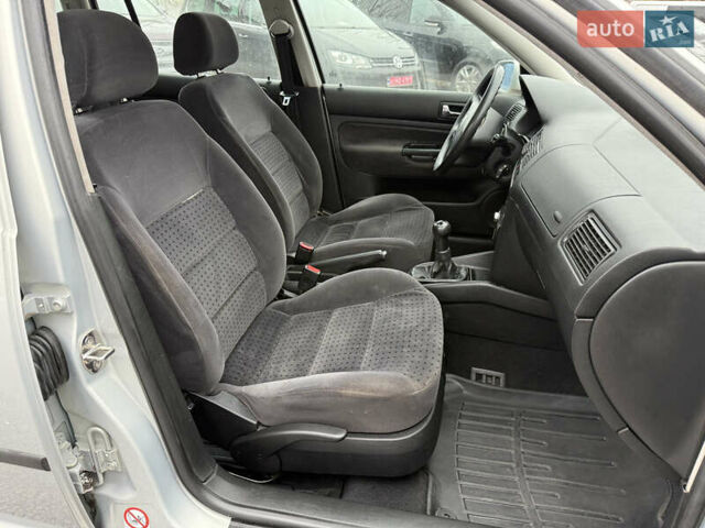 Серый Фольксваген Гольф, объемом двигателя 1.6 л и пробегом 236 тыс. км за 3750 $, фото 21 на Automoto.ua