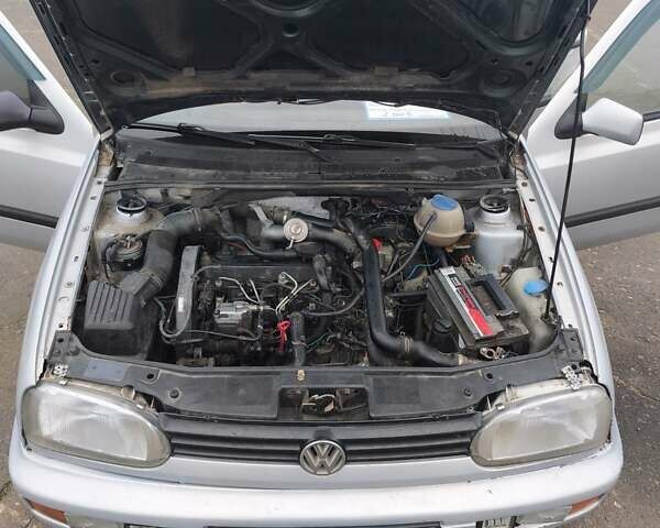 Серый Фольксваген Гольф, объемом двигателя 1.9 л и пробегом 211 тыс. км за 2500 $, фото 3 на Automoto.ua