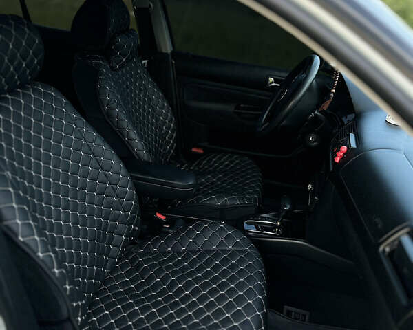 Серый Фольксваген Гольф, объемом двигателя 1.6 л и пробегом 261 тыс. км за 4100 $, фото 12 на Automoto.ua