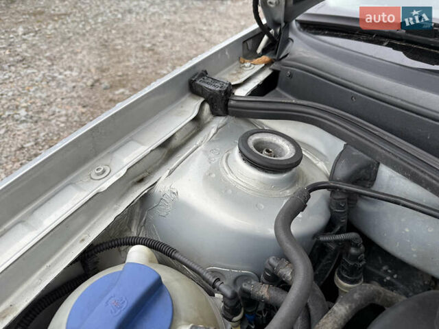 Серый Фольксваген Гольф, объемом двигателя 1.6 л и пробегом 236 тыс. км за 3750 $, фото 44 на Automoto.ua