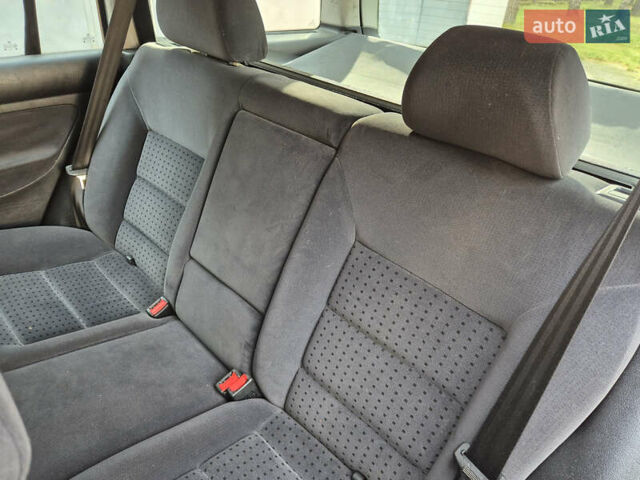 Серый Фольксваген Гольф, объемом двигателя 1.6 л и пробегом 370 тыс. км за 3950 $, фото 9 на Automoto.ua