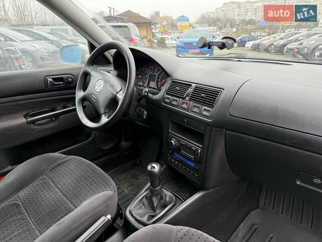 Серый Фольксваген Гольф, объемом двигателя 1.6 л и пробегом 236 тыс. км за 3750 $, фото 20 на Automoto.ua
