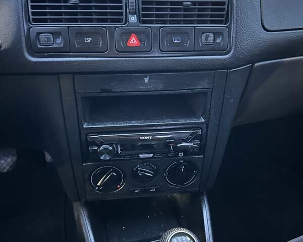 Сірий Фольксваген Гольф, об'ємом двигуна 1.6 л та пробігом 243 тис. км за 4500 $, фото 19 на Automoto.ua