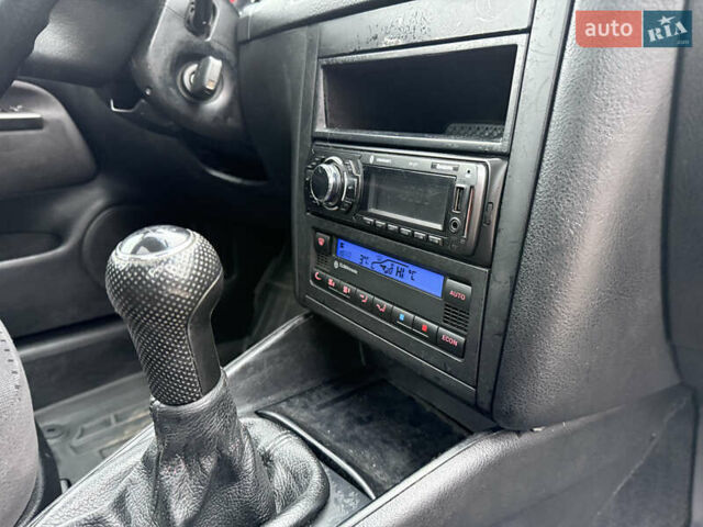 Серый Фольксваген Гольф, объемом двигателя 1.6 л и пробегом 236 тыс. км за 3750 $, фото 19 на Automoto.ua