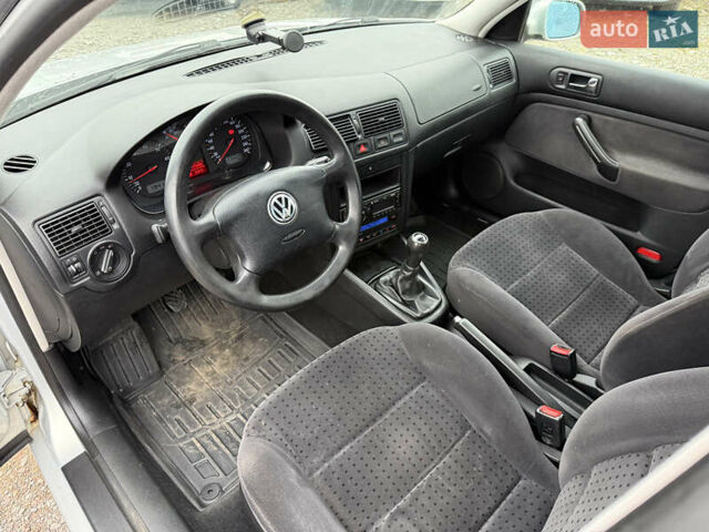 Серый Фольксваген Гольф, объемом двигателя 1.6 л и пробегом 236 тыс. км за 3750 $, фото 40 на Automoto.ua