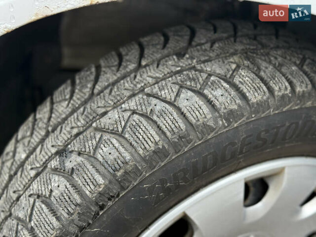 Серый Фольксваген Гольф, объемом двигателя 1.6 л и пробегом 236 тыс. км за 3750 $, фото 13 на Automoto.ua