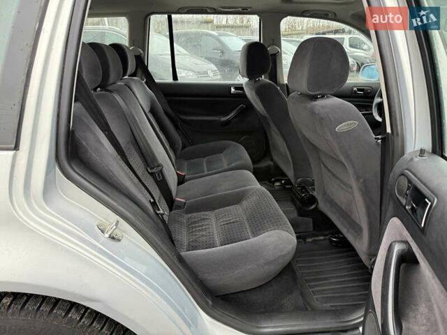 Серый Фольксваген Гольф, объемом двигателя 1.6 л и пробегом 236 тыс. км за 3750 $, фото 27 на Automoto.ua