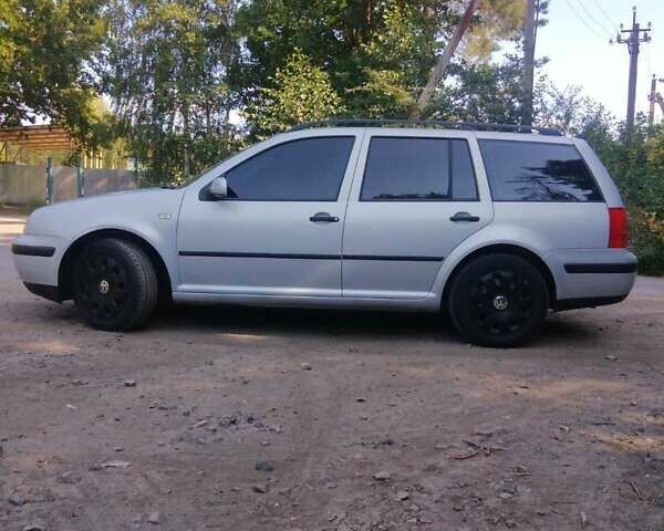 Серый Фольксваген Гольф, объемом двигателя 1.6 л и пробегом 220 тыс. км за 3650 $, фото 2 на Automoto.ua