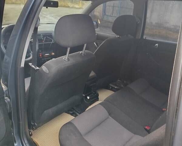 Серый Фольксваген Гольф, объемом двигателя 1.6 л и пробегом 300 тыс. км за 2999 $, фото 12 на Automoto.ua