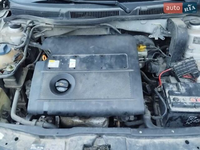 Серый Фольксваген Гольф, объемом двигателя 1.6 л и пробегом 300 тыс. км за 2999 $, фото 4 на Automoto.ua