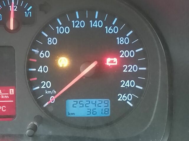 Серый Фольксваген Гольф, объемом двигателя 1.6 л и пробегом 250 тыс. км за 4200 $, фото 5 на Automoto.ua