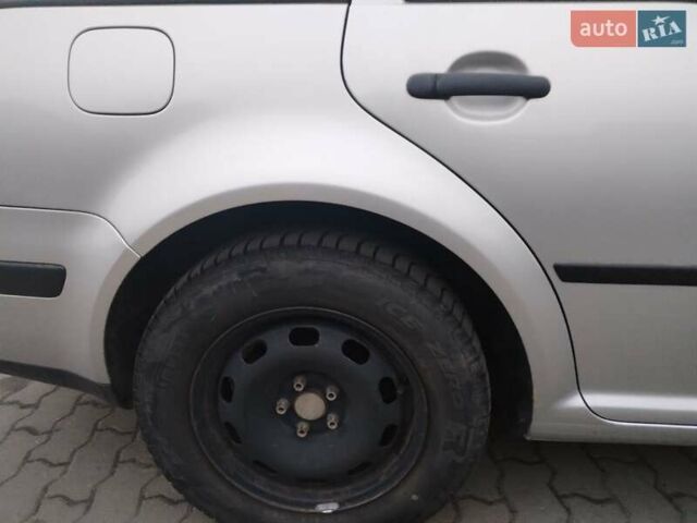 Серый Фольксваген Гольф, объемом двигателя 1.6 л и пробегом 260 тыс. км за 3950 $, фото 5 на Automoto.ua