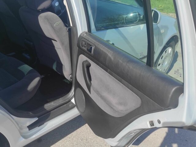 Серый Фольксваген Гольф, объемом двигателя 1.6 л и пробегом 172 тыс. км за 4304 $, фото 17 на Automoto.ua