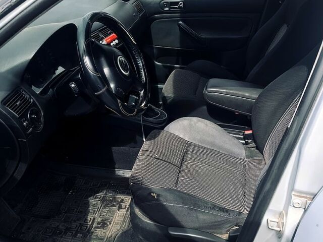 Сірий Фольксваген Гольф, об'ємом двигуна 2 л та пробігом 328 тис. км за 4800 $, фото 7 на Automoto.ua