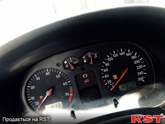 Сірий Фольксваген Гольф, об'ємом двигуна 2 л та пробігом 328 тис. км за 4800 $, фото 10 на Automoto.ua