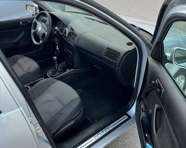 Серый Фольксваген Гольф, объемом двигателя 1.6 л и пробегом 265 тыс. км за 5300 $, фото 22 на Automoto.ua