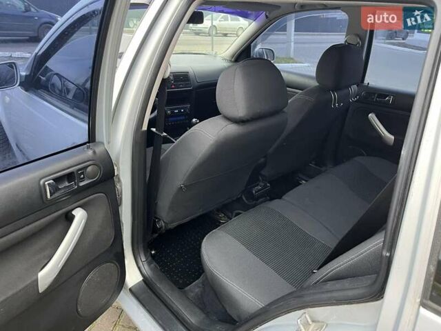 Серый Фольксваген Гольф, объемом двигателя 1.6 л и пробегом 309 тыс. км за 3499 $, фото 17 на Automoto.ua