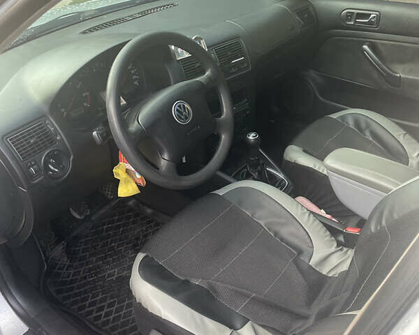 Серый Фольксваген Гольф, объемом двигателя 1.39 л и пробегом 405 тыс. км за 3800 $, фото 4 на Automoto.ua