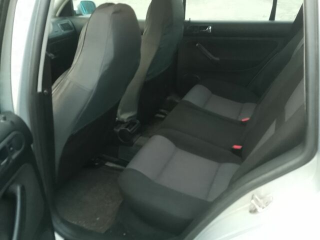 Серый Фольксваген Гольф, объемом двигателя 1.6 л и пробегом 250 тыс. км за 4200 $, фото 6 на Automoto.ua