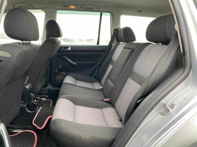 Серый Фольксваген Гольф, объемом двигателя 1.6 л и пробегом 267 тыс. км за 3890 $, фото 14 на Automoto.ua