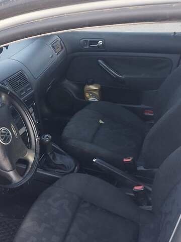 Сірий Фольксваген Гольф, об'ємом двигуна 1.39 л та пробігом 250 тис. км за 3300 $, фото 5 на Automoto.ua