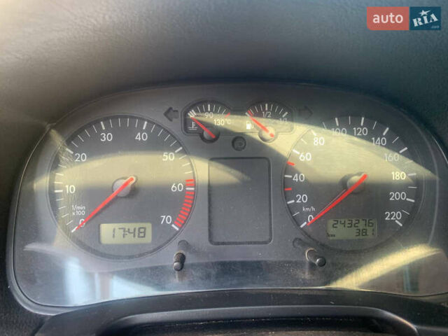 Серый Фольксваген Гольф, объемом двигателя 1.39 л и пробегом 240 тыс. км за 3200 $, фото 4 на Automoto.ua