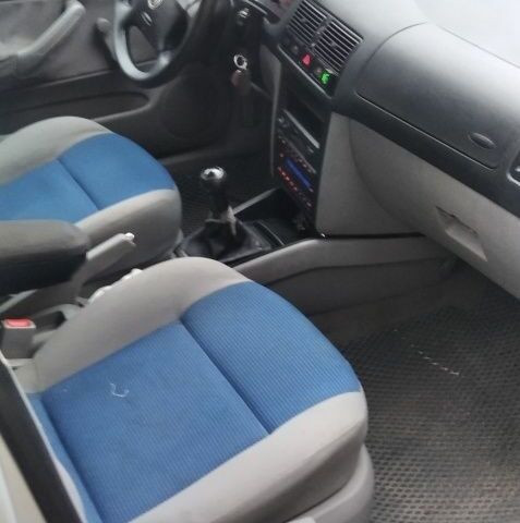 Сірий Фольксваген Гольф, об'ємом двигуна 1.4 л та пробігом 300 тис. км за 3500 $, фото 3 на Automoto.ua