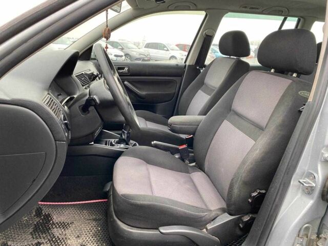 Серый Фольксваген Гольф, объемом двигателя 1.6 л и пробегом 267 тыс. км за 3890 $, фото 12 на Automoto.ua