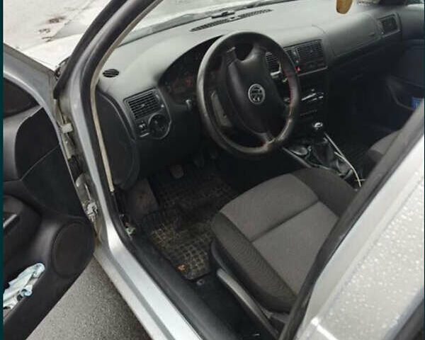 Сірий Фольксваген Гольф, об'ємом двигуна 1.6 л та пробігом 200 тис. км за 4200 $, фото 6 на Automoto.ua