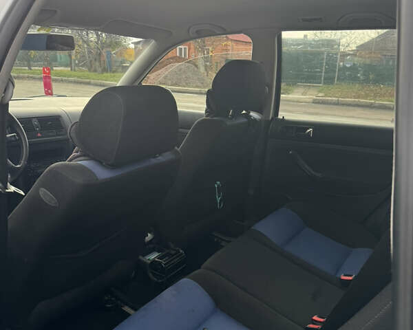 Сірий Фольксваген Гольф, об'ємом двигуна 2 л та пробігом 265 тис. км за 4400 $, фото 16 на Automoto.ua