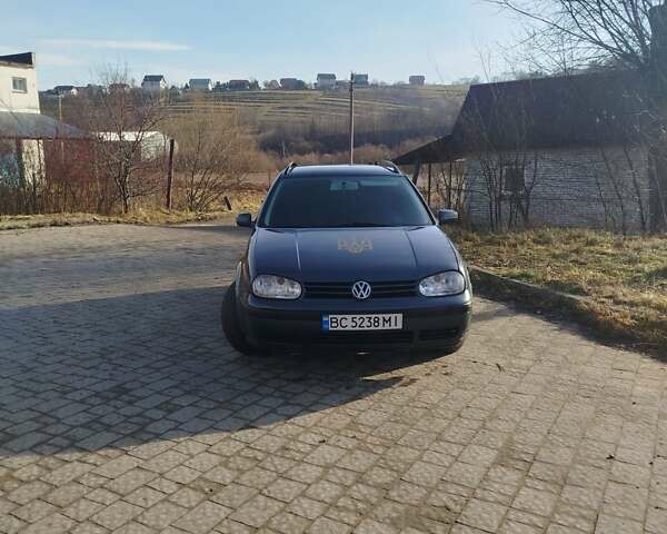 Серый Фольксваген Гольф, объемом двигателя 1.6 л и пробегом 300 тыс. км за 2999 $, фото 2 на Automoto.ua