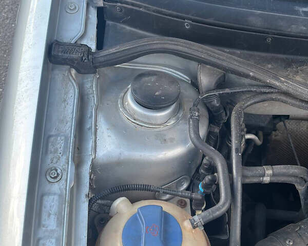 Серый Фольксваген Гольф, объемом двигателя 1.6 л и пробегом 265 тыс. км за 5300 $, фото 43 на Automoto.ua