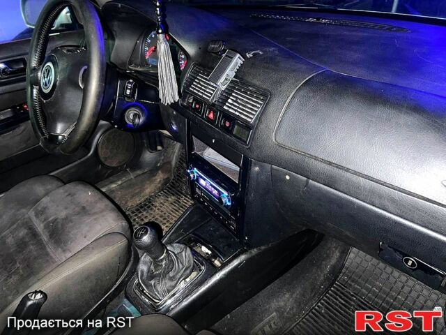 Серый Фольксваген Гольф, объемом двигателя 1.6 л и пробегом 258 тыс. км за 3700 $, фото 3 на Automoto.ua