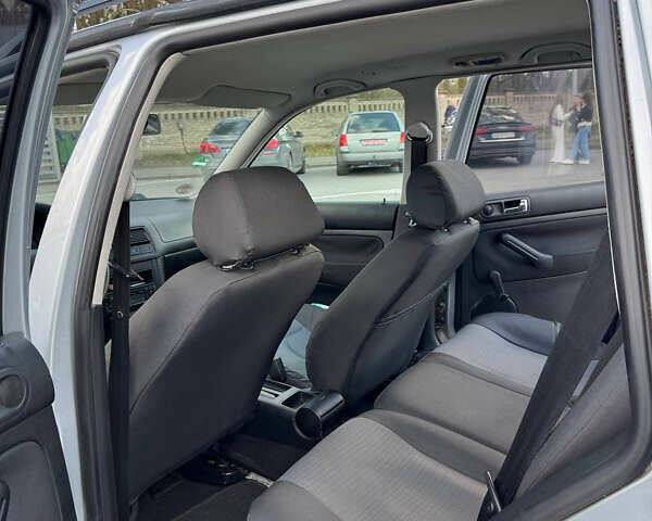 Серый Фольксваген Гольф, объемом двигателя 1.6 л и пробегом 265 тыс. км за 5300 $, фото 28 на Automoto.ua