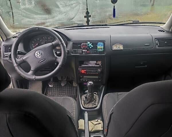 Серый Фольксваген Гольф, объемом двигателя 1.6 л и пробегом 259 тыс. км за 2800 $, фото 7 на Automoto.ua