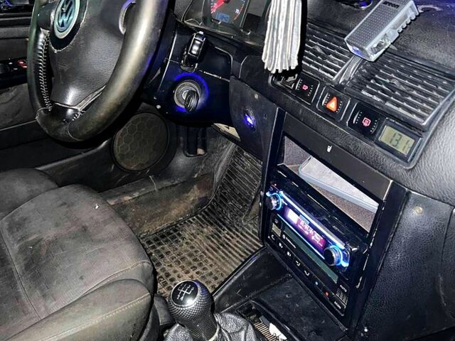 Серый Фольксваген Гольф, объемом двигателя 1.6 л и пробегом 258 тыс. км за 3700 $, фото 4 на Automoto.ua