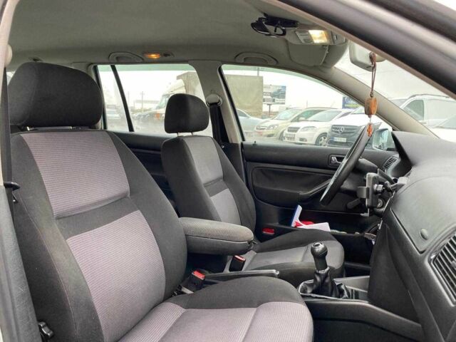 Серый Фольксваген Гольф, объемом двигателя 1.6 л и пробегом 267 тыс. км за 3890 $, фото 19 на Automoto.ua