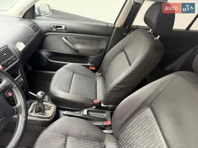 Серый Фольксваген Гольф, объемом двигателя 1.6 л и пробегом 280 тыс. км за 3000 $, фото 2 на Automoto.ua