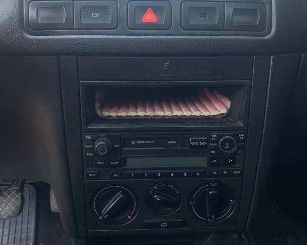 Серый Фольксваген Гольф, объемом двигателя 1.39 л и пробегом 240 тыс. км за 3200 $, фото 5 на Automoto.ua