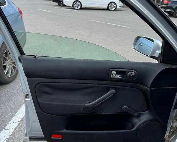 Серый Фольксваген Гольф, объемом двигателя 1.6 л и пробегом 265 тыс. км за 5300 $, фото 36 на Automoto.ua