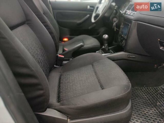 Серый Фольксваген Гольф, объемом двигателя 1.39 л и пробегом 308 тыс. км за 2900 $, фото 36 на Automoto.ua